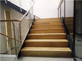 如何选择定制楼梯材质
