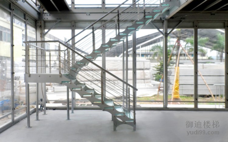 室内链条钢板楼梯案例