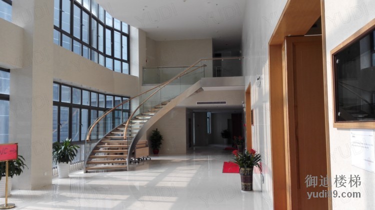 御迪办公场所案例—弧形办公楼梯