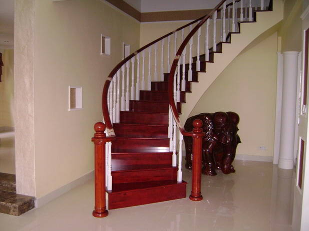 最适合老人使用的室内楼梯方案