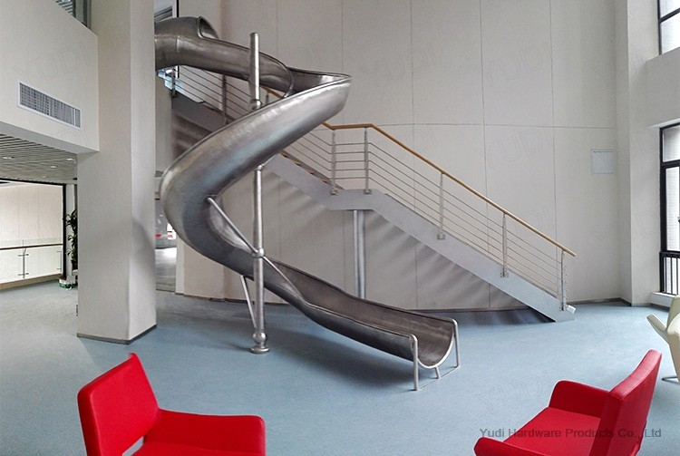 御迪不锈钢滑梯搭配单跑直行楼梯案例—广州视源电子科技股份有限公司