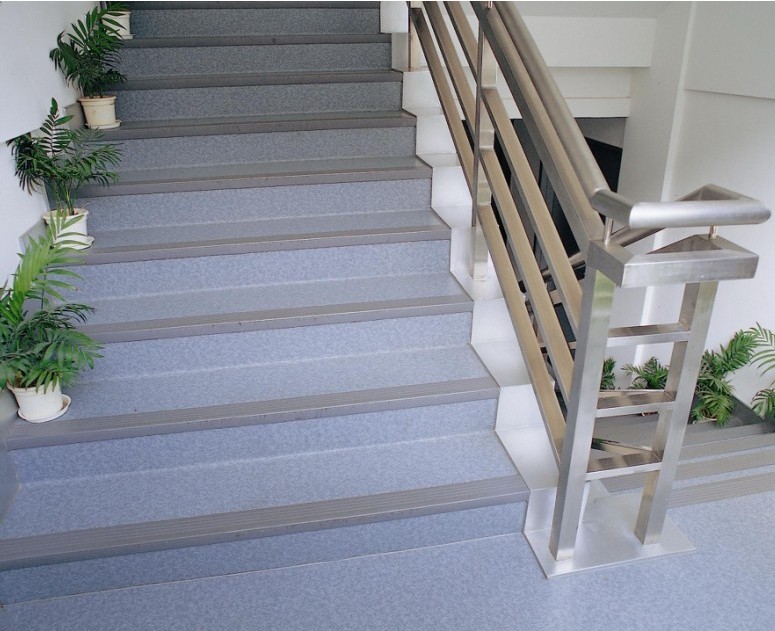 最有效的室内楼梯防滑措施