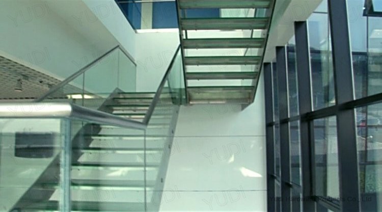 御迪玻璃踏板护栏双钢板折线楼梯案例