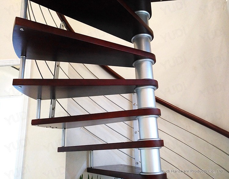 区别橡木楼梯和橡胶木楼梯的技巧