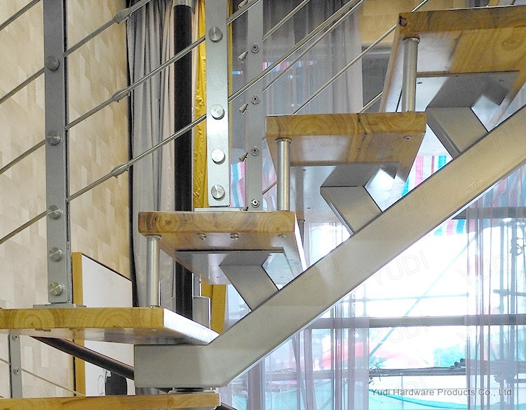 实木踏板扶手碳钢旋转楼梯案例