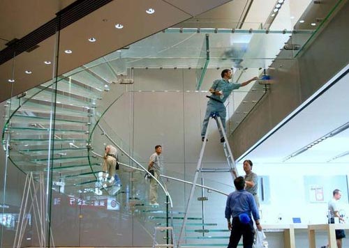 玻璃旋转楼梯